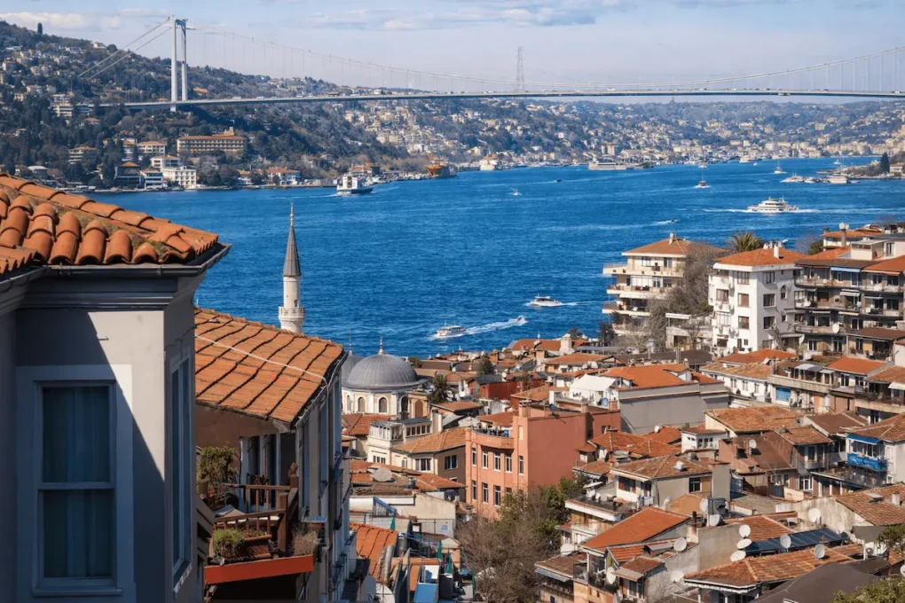 أفضل فنادق إسطنبول للعائلات الخليجية 2026 — إطلالة على مضيق البوسفور