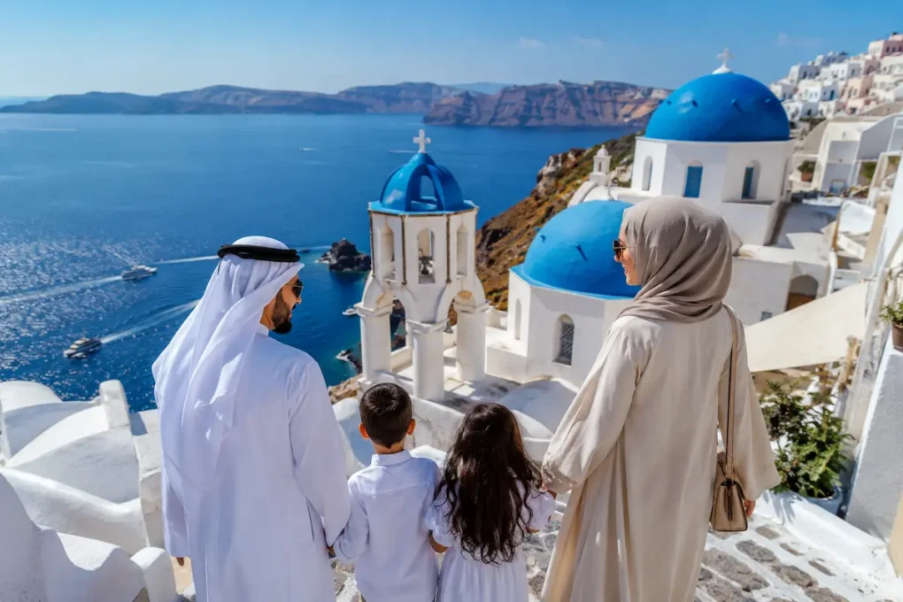 كم تكلفة السفر إلى اليونان للعائلة الخليجية 2026 — دليل SafraVIP الشامل